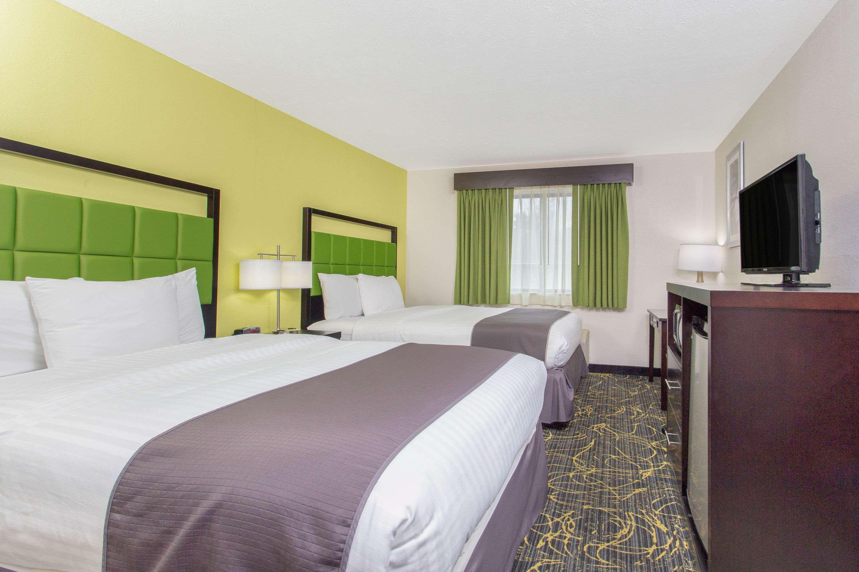 Americinn And Suites By Wyndham Delafield-Waukesha-Milwaukee מראה חיצוני תמונה