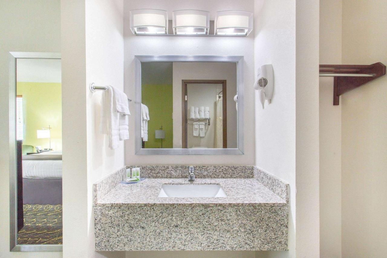 Americinn And Suites By Wyndham Delafield-Waukesha-Milwaukee מראה חיצוני תמונה