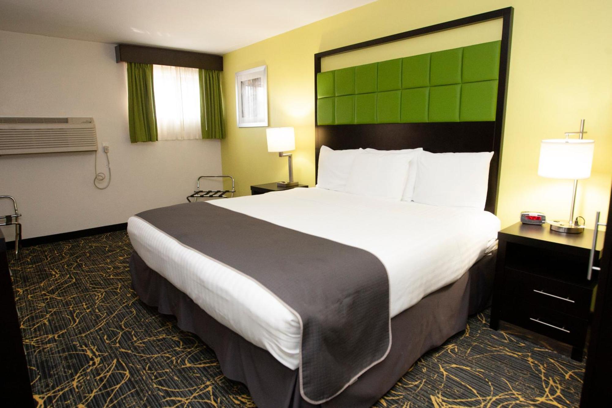Americinn And Suites By Wyndham Delafield-Waukesha-Milwaukee מראה חיצוני תמונה