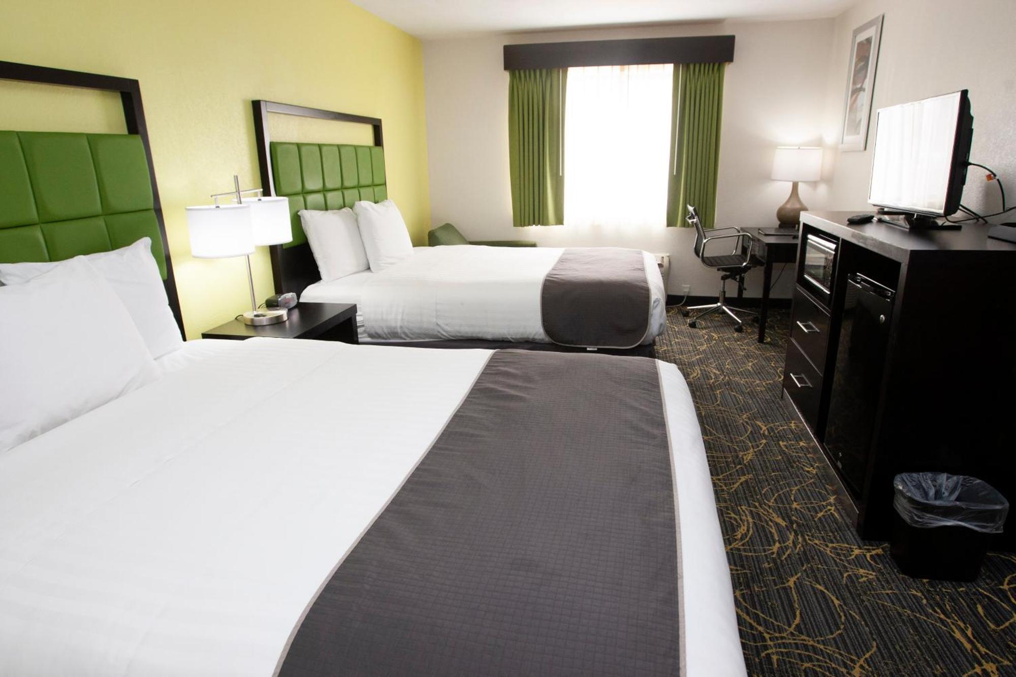 Americinn And Suites By Wyndham Delafield-Waukesha-Milwaukee מראה חיצוני תמונה