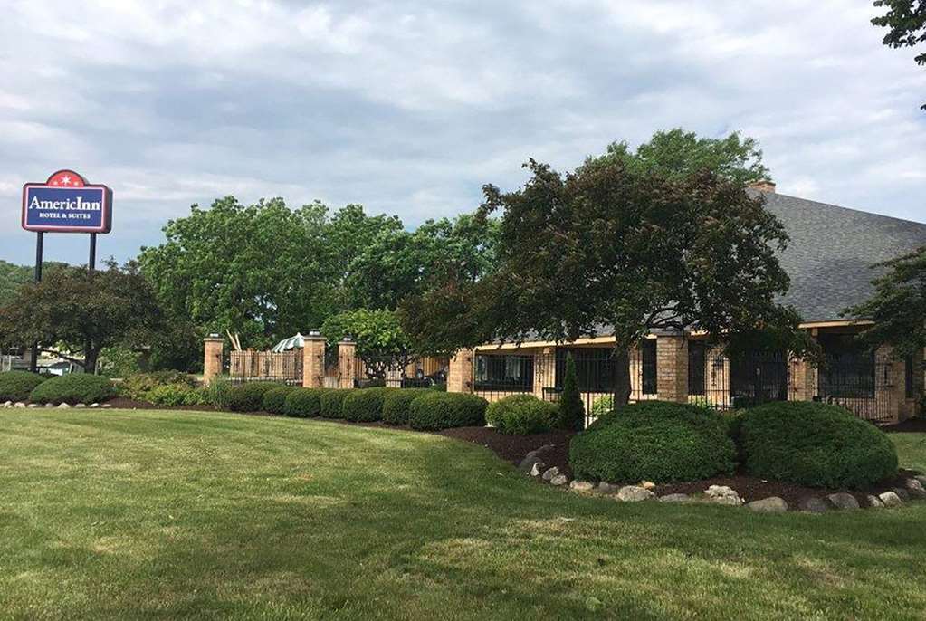 Americinn And Suites By Wyndham Delafield-Waukesha-Milwaukee מראה חיצוני תמונה