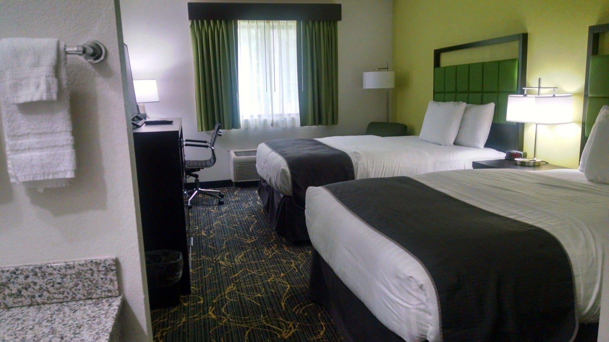 Americinn And Suites By Wyndham Delafield-Waukesha-Milwaukee מראה חיצוני תמונה